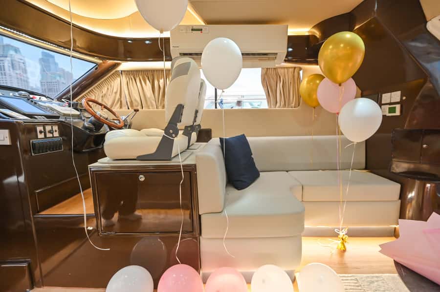 2 Hour Birthday Celebration on a Yacht in Dubai - Atlantis, 10 minutes for the main birthday photo