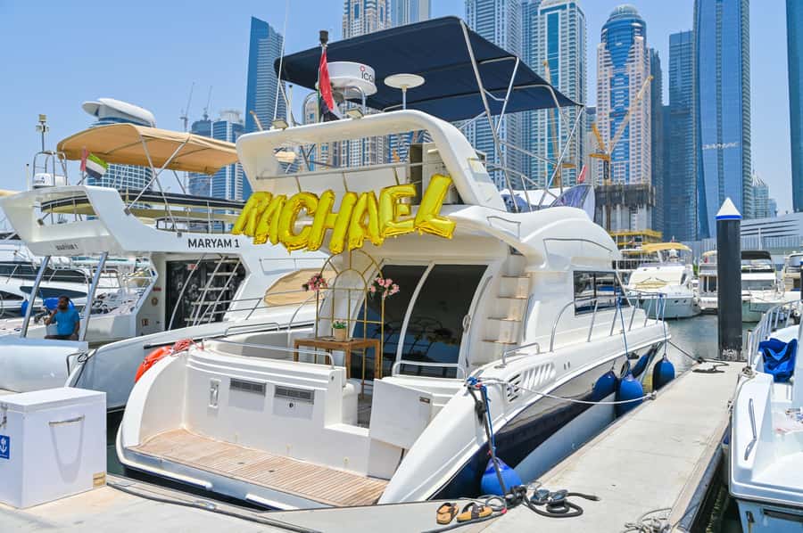 2 Hour Birthday Celebration on a Yacht in Dubai - The return across Palm Jumeirah, 20 minutes to relax