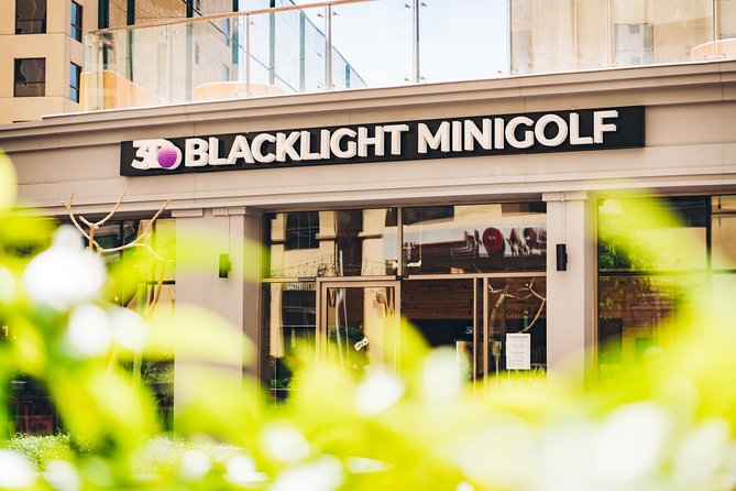 3d Blacklight Minigolf - Jbr / Marina Dubai - Three rooms, 18 holes, and a glowing art show
