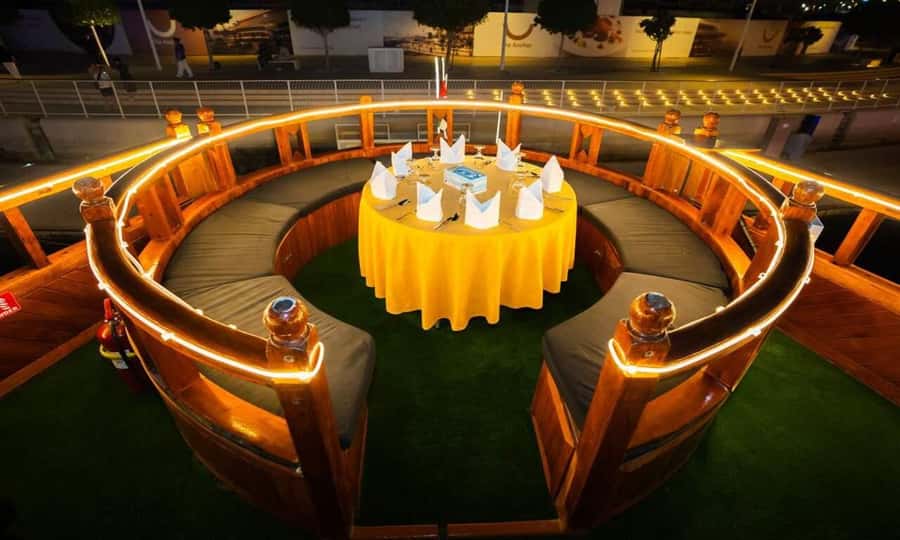 5-Star Marina Dhow Dinner Cruise With Live Entertainment - Finding the Jack Sparrow Floating Restaurant