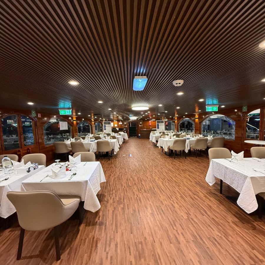 5-Star Marina Dhow Dinner Cruise With Live Entertainment - Dinner: useful value, uneven expectations
