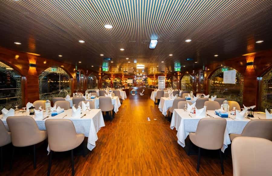 5-Star Marina Dhow Dinner Cruise With Live Entertainment - What $22 really buys you