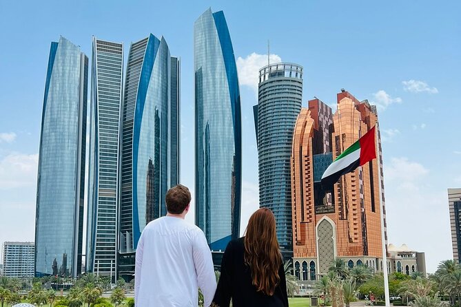 8 hours Abu Dhabi Grand Mosque and Qasar Al Watan Palace Tour - What the guide adds to the day