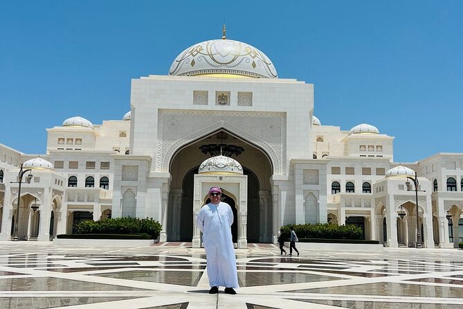 8 hours Abu Dhabi Grand Mosque and Qasar Al Watan Palace Tour - Emirates Palace: a short look at Abu Dhabi luxury