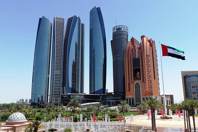 Abu Dhabi City Tour - The dates market: a small stop with local flavor