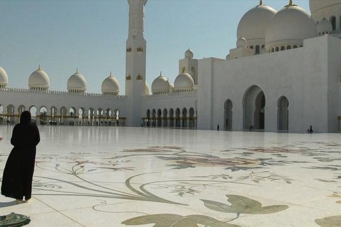 Abu Dhabi City Tour, Emirates Palace, Grand Mosque, Louvre Museum - Miraj Islamic Art Gallery: a free stop with a shopping question