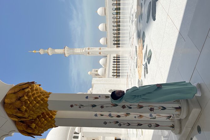 Abu Dhabi City Tour - Ferrari World - Marina Mall and the missing lunch