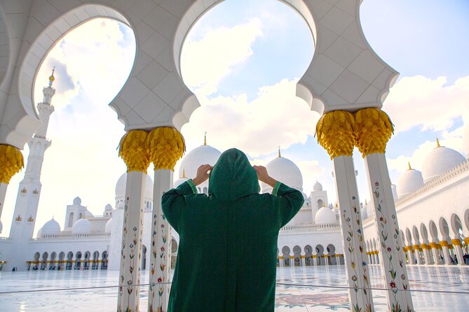 Abu Dhabi City Tour: Grand Mosque, Palace, Souk, Louvre & Ferrari - A private Abu Dhabi day from Dubai