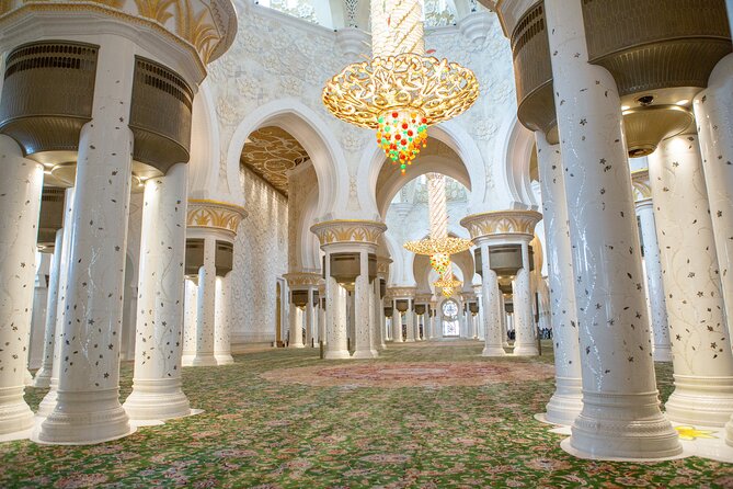 Abu Dhabi City Tour: Grand Mosque, Palace, Souk, Louvre & Ferrari - Sheikh Zayed Grand Mosque, Abu Dhabi’s great starting point