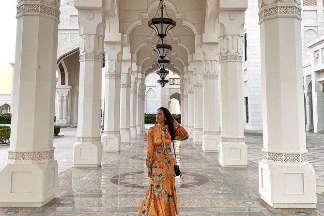 Abu Dhabi City Tour of Grand Mosque, Palace, Louvre, and Ferrari - Qasr Al Watan: impressive, but not included