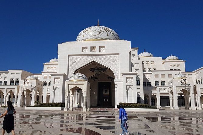 Abu Dhabi Full Day City Tour - Emirates Palace and Qasr Al Watan are easy to confuse