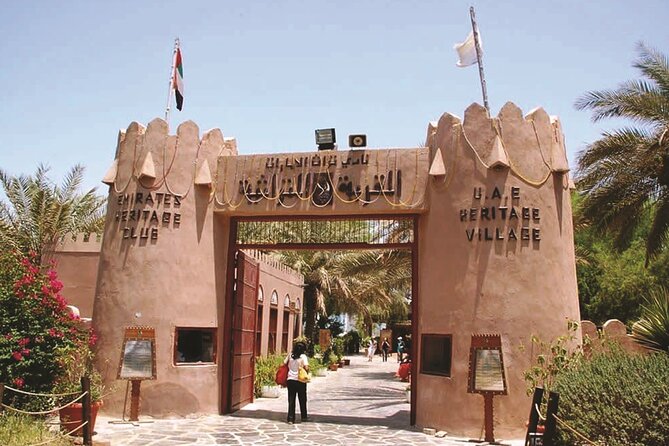 Abu Dhabi Full day Tour without lunch from Dubai - Emirates Palace: five minutes for one grand photograph