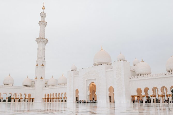 Abu Dhabi Half Day City Tour Sharing Experience - Corniche and Etihad Towers: city views without a long walk