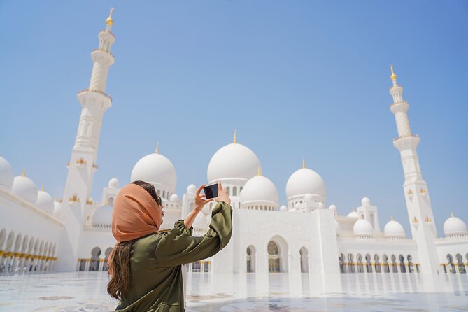 Abu Dhabi Sheikh Zayed Mosque Half-Day Guided Tour from Dubai - Why Sheikh Zayed Mosque Deserves Your Abu Dhabi Morning