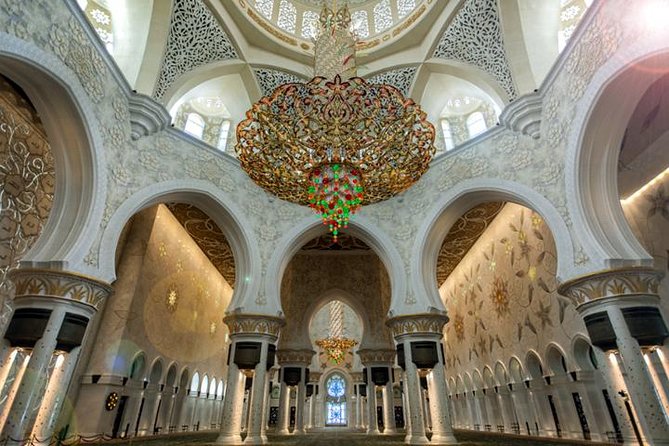 Abu Dhabi Sheikh Zayed Mosque tour Ferrari world outside visit - Key points to know before booking