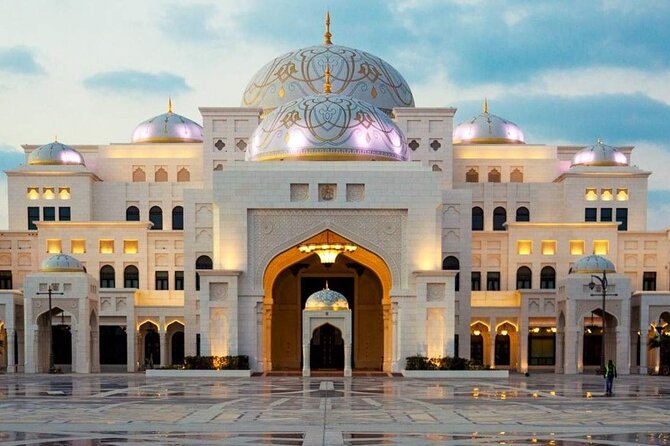 Abu Dhabi Sightseeing Tour in Private Vehicle - Heritage Village gives the day a human scale