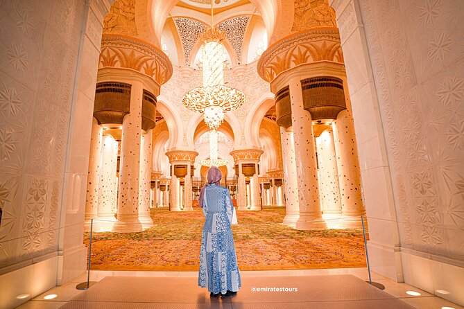 Abu Dhabi Sightseeing Tour: Sheikh Zayed Mosque, Heritage Village & Dates Market - Guides, transport, and the pace