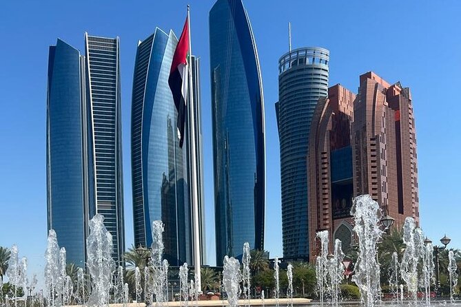 Abu Dhabi Tour Grand Mosque Emirates Palace Heritage Village - Date shopping at Al Mina Fruit and Vegetable Souk