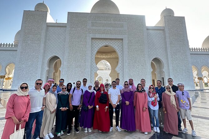 Abu Dhabi Tour with Sheikh Zayed Grand Mosque Visit - The Abu Dhabi Dates Market adds a local touch