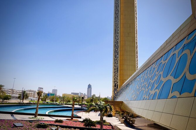 Admission to the Dubai Frame to see the Two Faces of Dubai - Entering the Dubai Frame and starting the visit