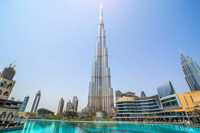 At the Top, Burj Khalifa 124/125 - The elevator and the change in scale