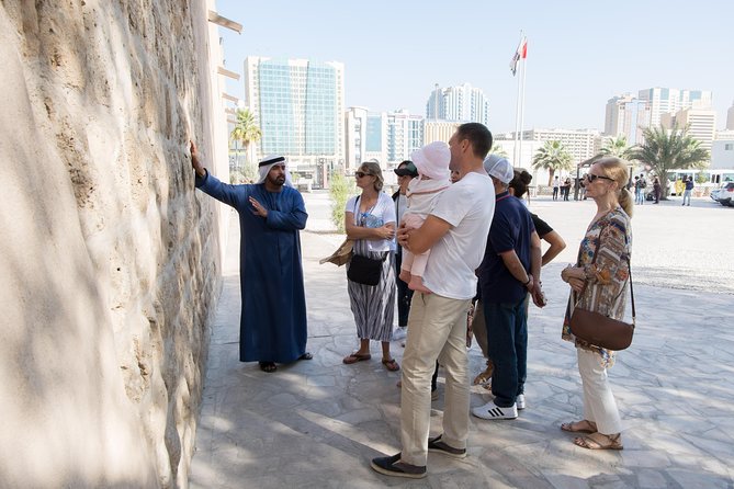 Authentic Emirati Cultural Meal and Talk in Old Dubai - Coffee, dates, and the first welcome