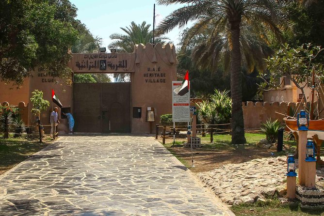 Best Attractions of Abu Dhabi City Day Trip from Dubai - Abu Dhabi Dates Market: a short local flavor stop
