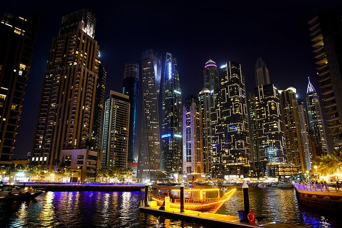 Big Bus Dubai Open Top Night Tour - Recorded commentary and the human touch