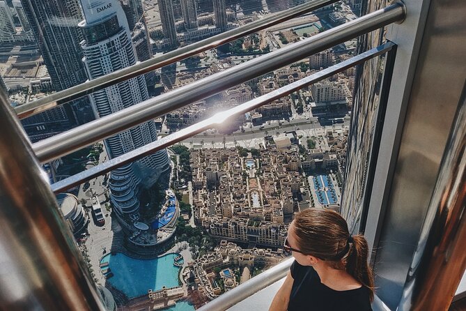 Burj Khalifa and Dubai Aquarium Combo Entrance Ticket - Riding up to Burj Khalifa floors 124 and 125