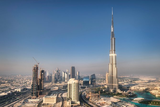 Burj Khalifa: At The Top (Levels 124 and 125) Admission Ticket - Reading Dubai from the 124th floor