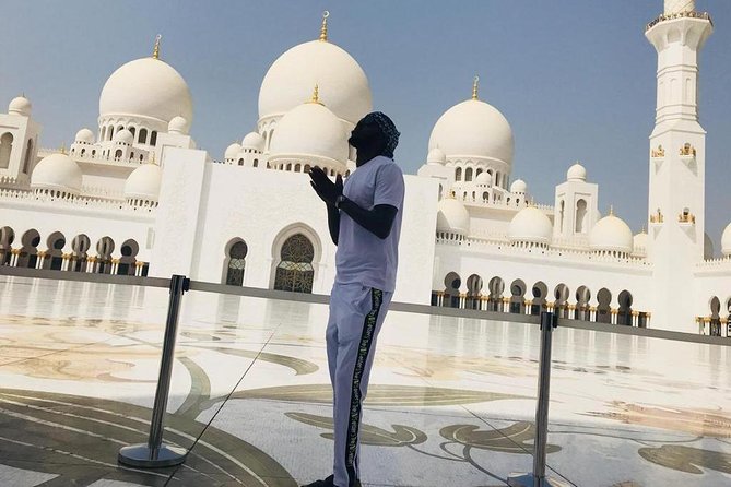 DEAL: Sheikh Zayed Grand Mosque and Dubai Red Dunes with BBQ Dinner - Morning arrival at Sheikh Zayed Grand Mosque