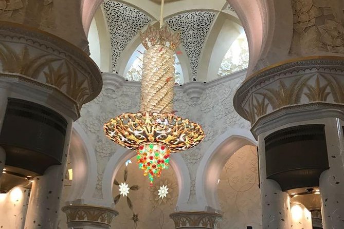 DEAL: Sheikh Zayed Grand Mosque and Dubai Red Dunes with BBQ Dinner - BBQ dinner and two evening shows