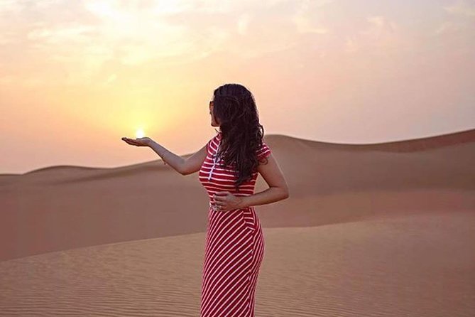 Desert Safari 4X4 Experience from Dubai - Sandboarding and the sunset stop