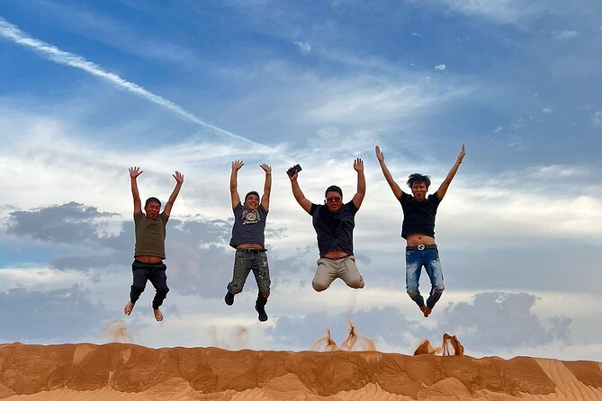 Desert safari Dubai with BBQ Dinner - Thirty minutes of dune bashing