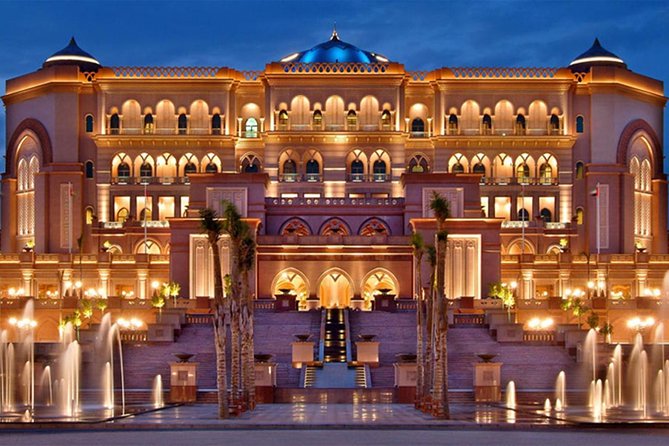 Dining Experience at iconic Emirates Palace Abu Dhabi - Choosing the Palace Cappuccino and cake
