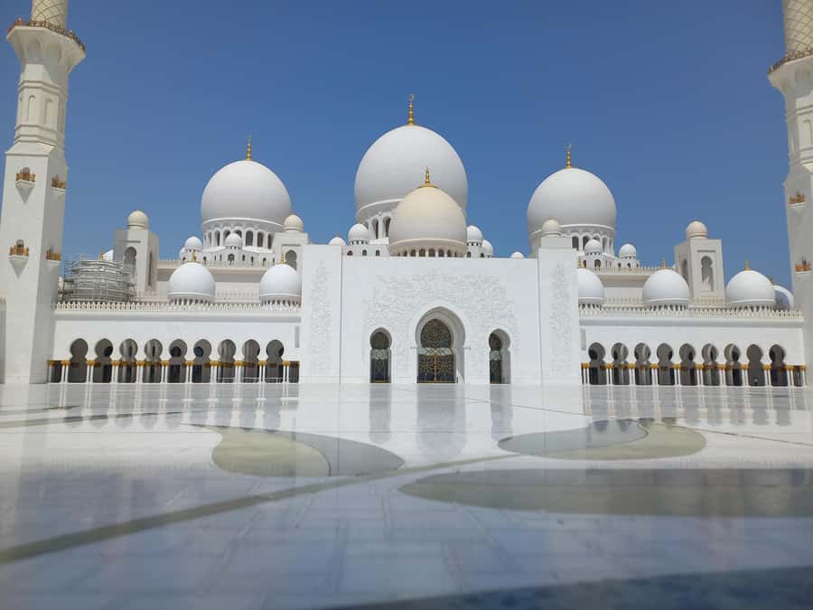Discover Abu Dhabi: A Full-Day Tour with Lunch - The Grand Mosque is the reason to make the trip