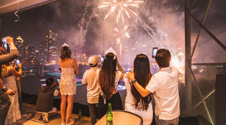 Dubai: 1hr Topgolf Game - Timing, clothing, and planning advice
