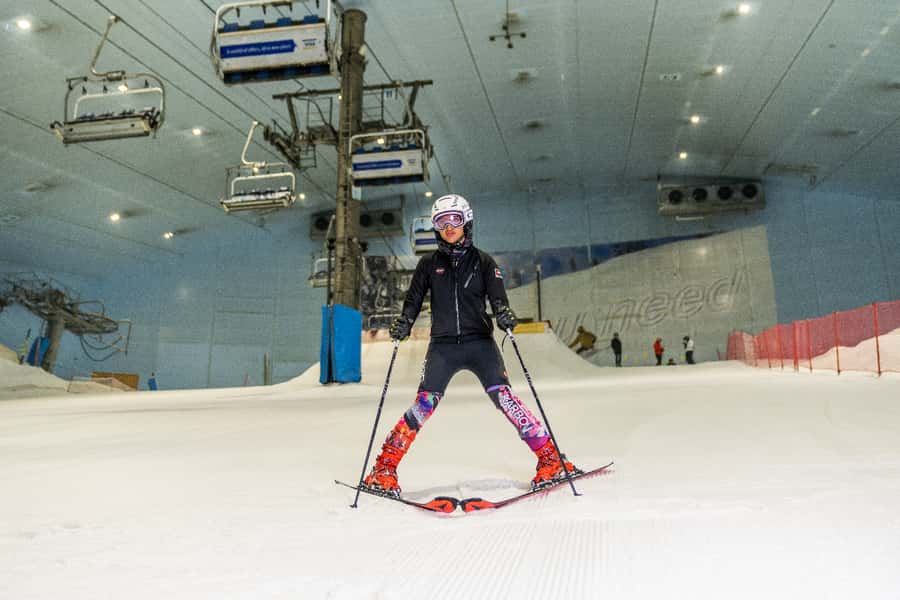 Dubai: 2-Hour or Full-Day Slope Session at Ski Dubai - Getting dressed for a refrigerated ski hall