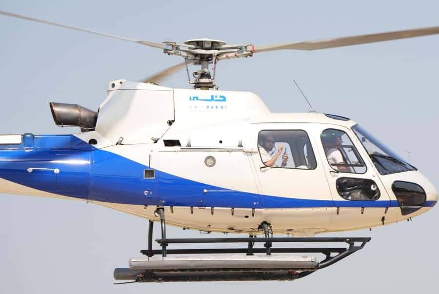 Dubai: 30-Minute Scenic Helicopter Tour - The World Islands and Burj Khalifa