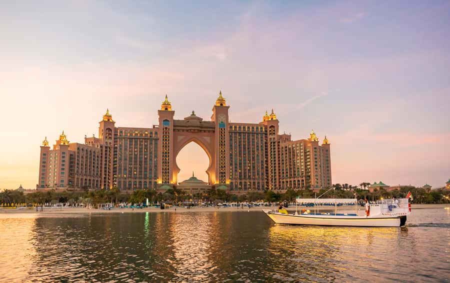 Dubai: Abra Boat Tour in Atlantis, Palm, Ain Dubai & Marina - JBR and Ain Dubai at sunset