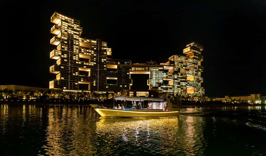 Dubai: Abra Boat Tour in Atlantis, Palm, Ain Dubai & Marina - How much guiding should you expect?