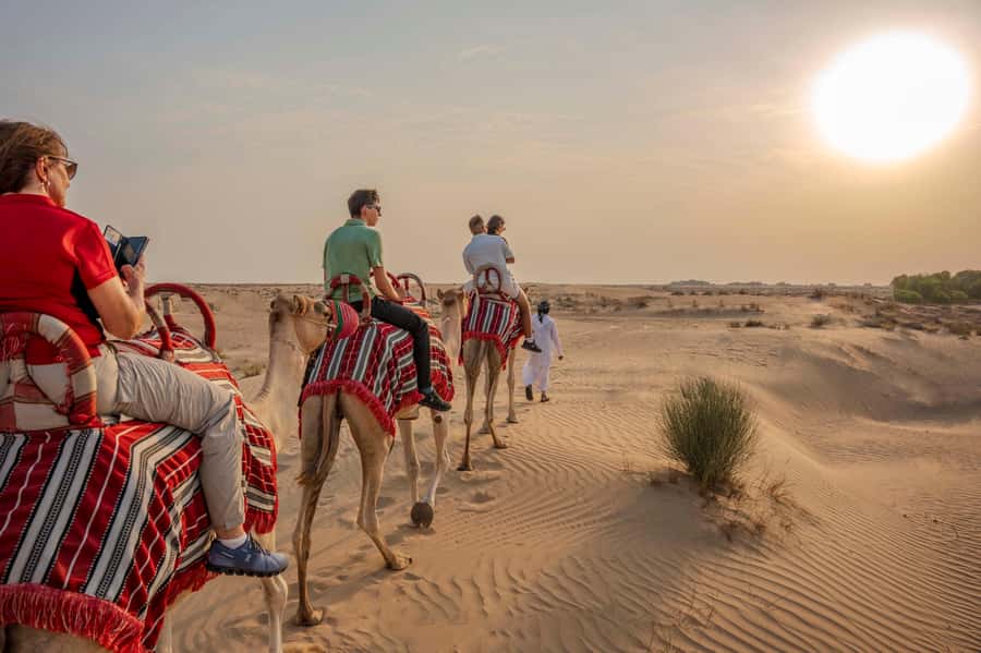 Dubai: Al Marmoom Oasis Camp Experience with Bedouin Dinner - Arabic coffee, dates, and the first taste of camp life