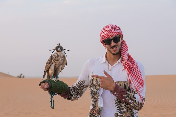 Dubai: Al Marmoom Oasis Vintage Safari: Camels, Stargazing & Meal - Guides, Group Size, and the Human Side