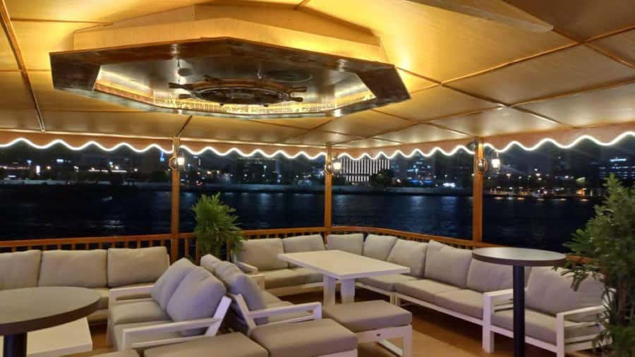 Dubai: Al Seef Largest Dhow Dinner Cruise with Live Show - Who will enjoy this creek dinner?
