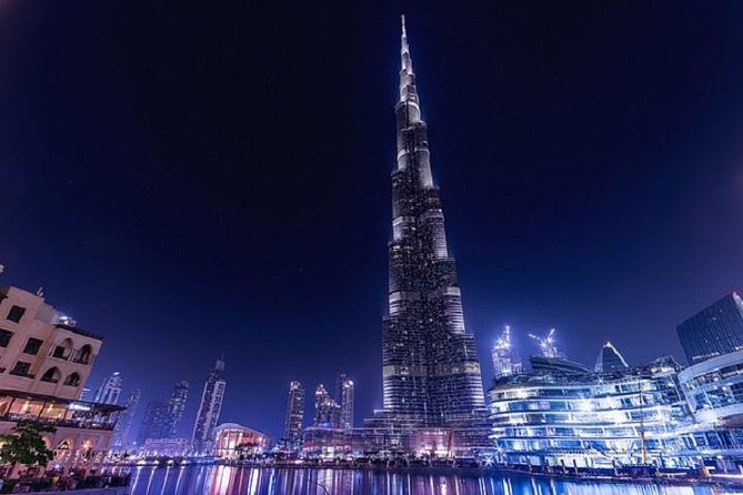 Dubai Aquarium & Level 124 Burj Khalifa Combo - Walking from the tower to the aquarium