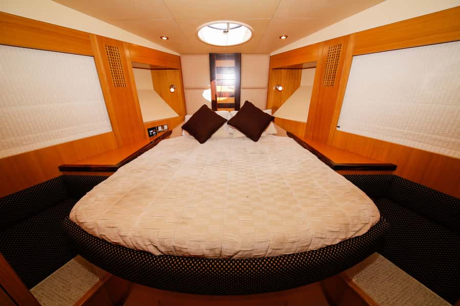 Dubai: Atlantis and Burj Al Arab Cruise on Luxury Yacht - Dubai looks different from the deck of a yacht