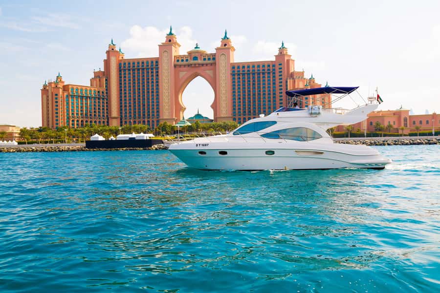 Dubai: Atlantis and Burj Al Arab Cruise on Luxury Yacht - Seeing Palm Jumeirah from the water