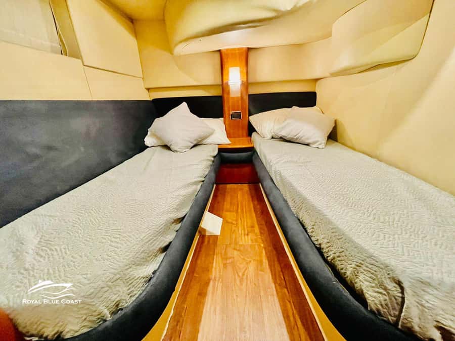 Dubai: Azimut 42 Feet Private Luxury Yacht Cruise - Swimming, sunbathing, and life on deck