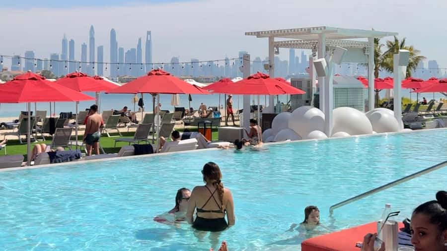 Dubai: Beach Day on the Palm with Skyline Views - Food, cocktails, and the 20% discount