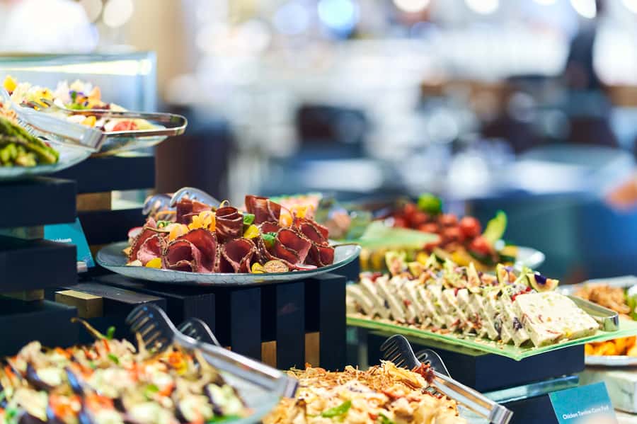 Dubai: Buffet Dinner at Saffron in Atlantis the Palm - How the Chefs Table layout changes the meal